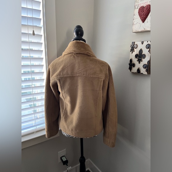 Vince cozy faux fur jacket! - Picture 3 of 4